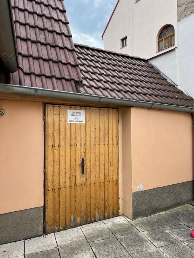 Cely Dum V Historickem Centru Loun Apartment Louny Exterior foto