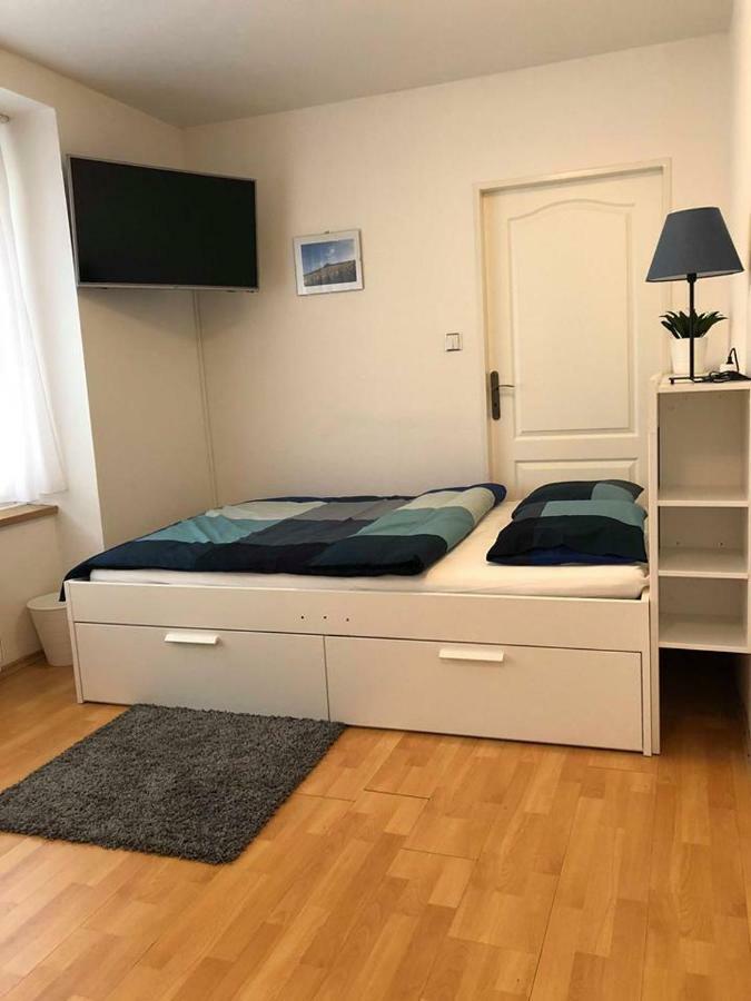 Cely Dum V Historickem Centru Loun Apartment Louny Exterior foto