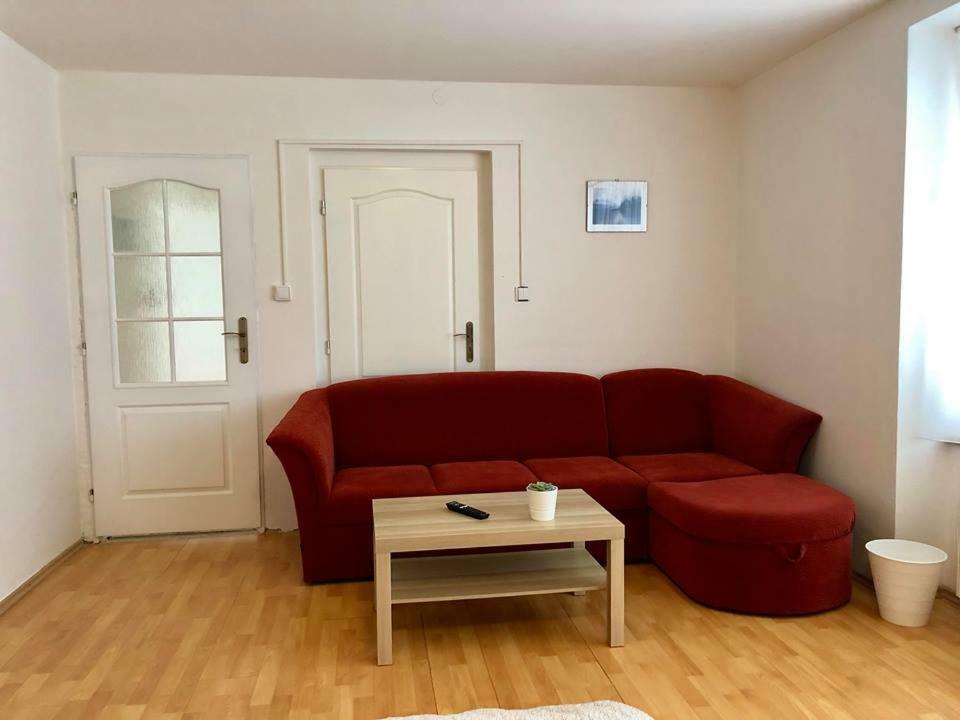Cely Dum V Historickem Centru Loun Apartment Louny Exterior foto